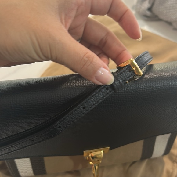 Authentic Burberry Macken Crossbody - Picture 14 of 14